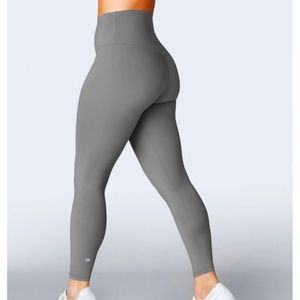 NWT SheFit Boss Leggings Medium